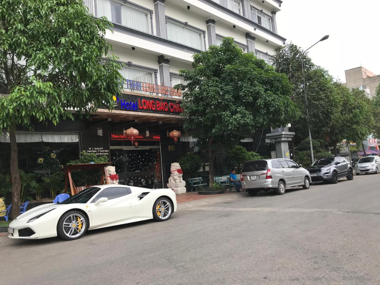 ロング バオ チャウ ホテル Thu Dau Mot エクステリア 写真